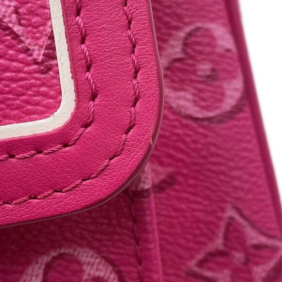 LOUIS VUITTON Maxi Pochette Accessoires Monogram Fuchsia M46161 - Picture 9 of 15
